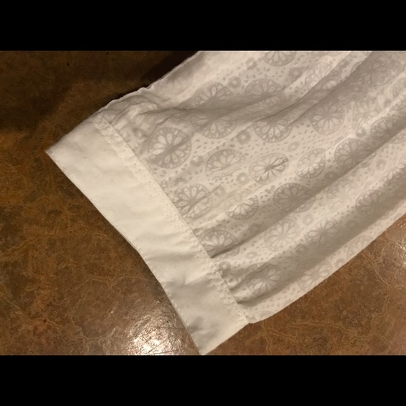 White button-up blouse - Picture 7 of 7